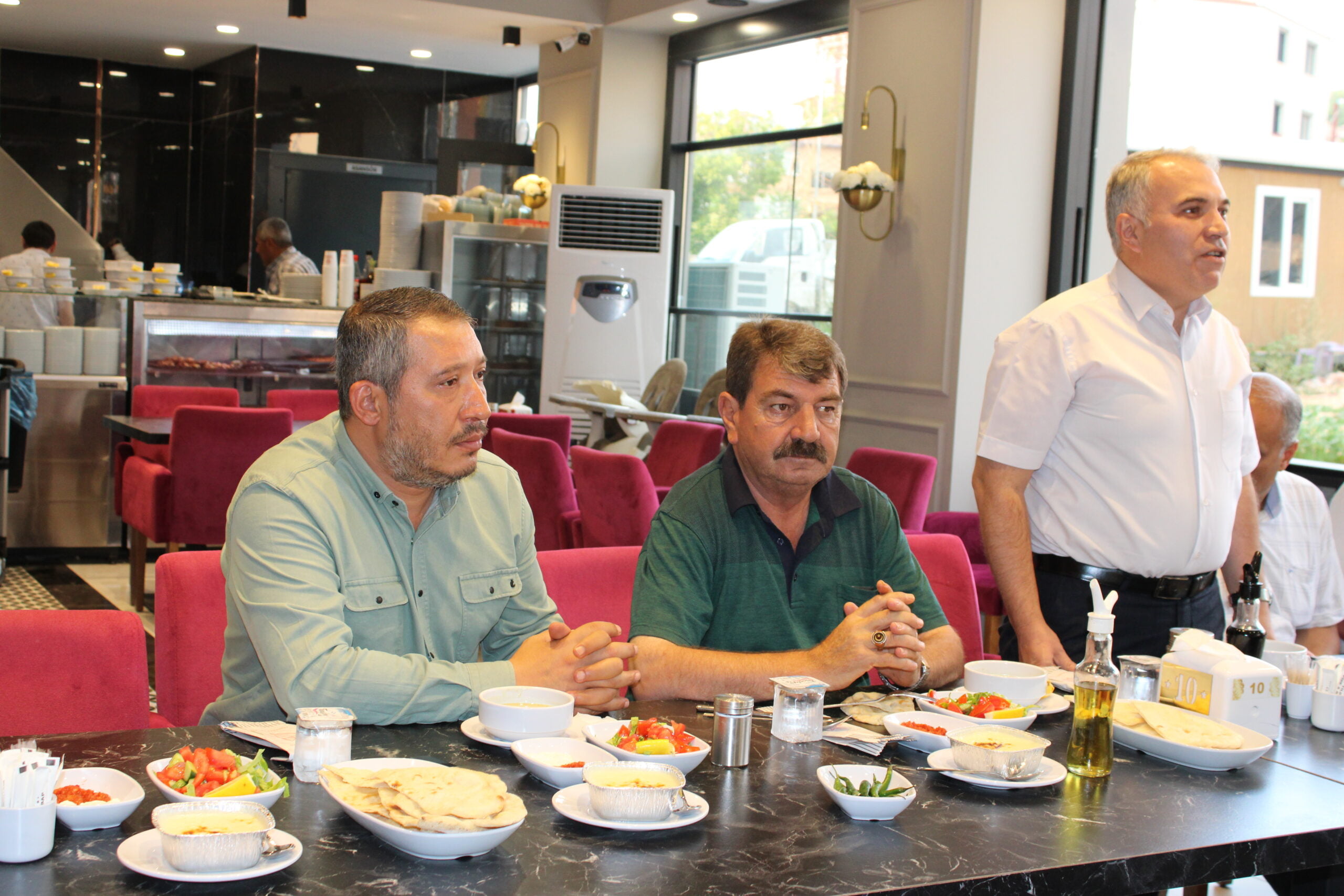 EMEKLİ OLAN ÖĞRETMENLER İLE YEMEK ETKİNLİĞİ